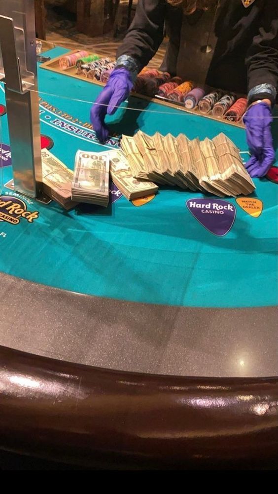 پاکستان کے 3 CARD FLY کھلاڑیوں کے لیےجیک پاٹ گیم