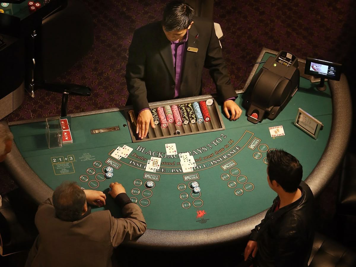 3 CARD FLY کیسینو میں پوکر گیمز